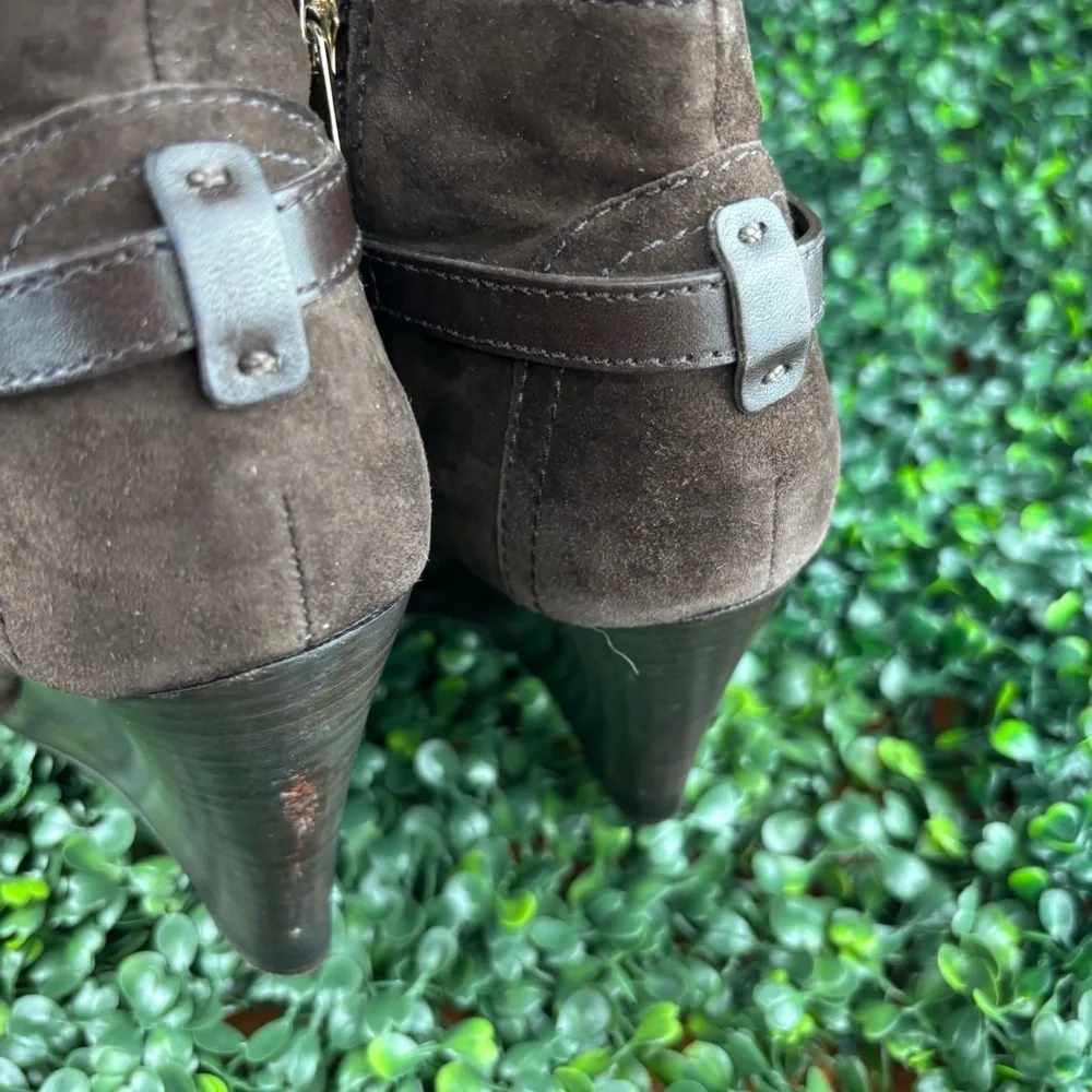 TORY BUTCH AADEN SUEDE ANKLE WEDGES WITH GOLD-LOGO EMBLEM SIZE 8 WOMAN